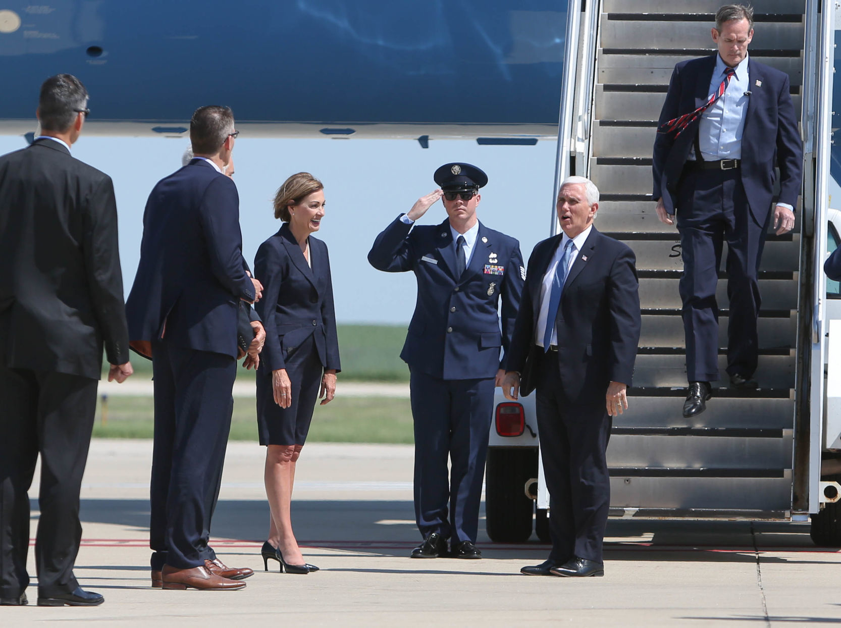 VP Pence arrives in Mason City (24).jpg